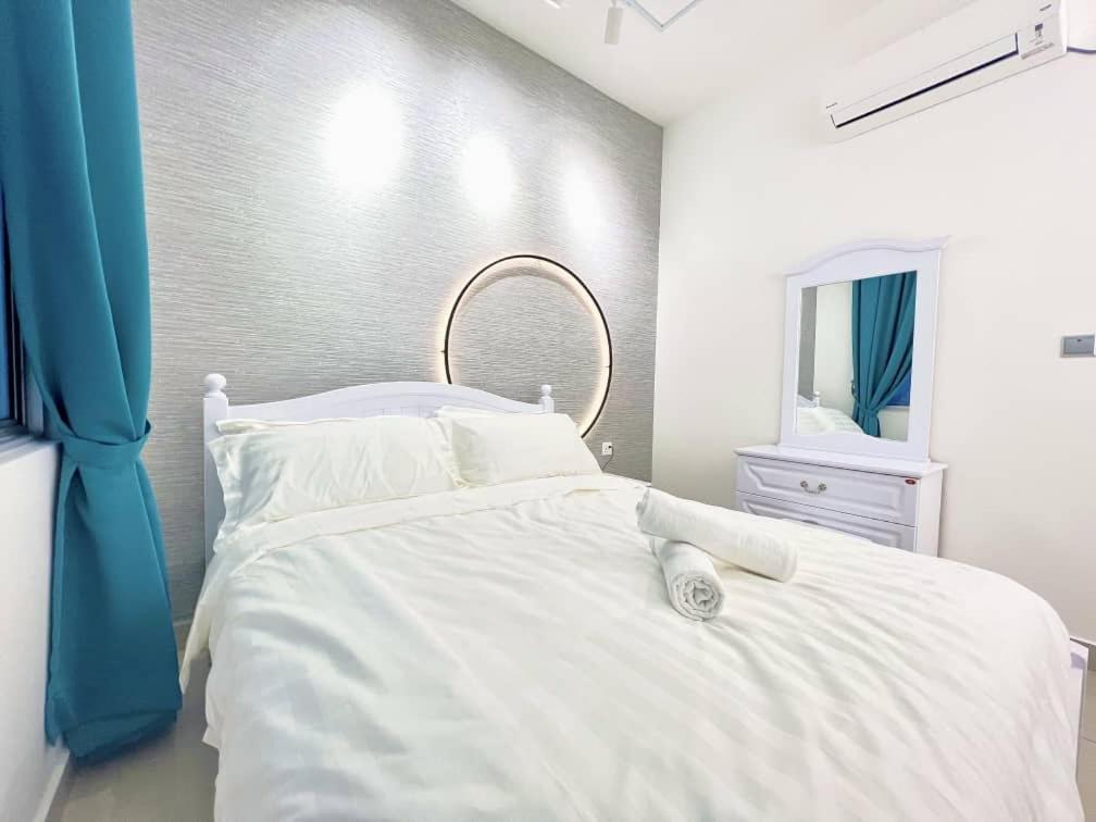 Sks Habitat 2br By Luxecocoo Ck Larkin *