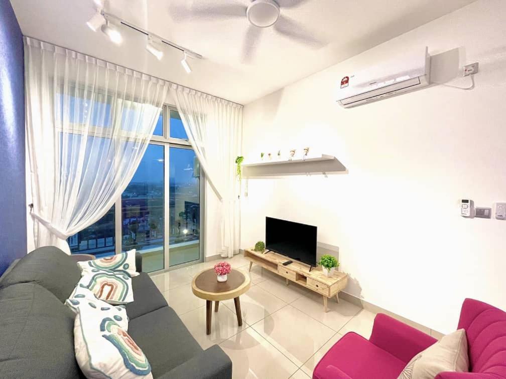 Sks Habitat 2br By Luxecocoo Ck Larkin Apartment