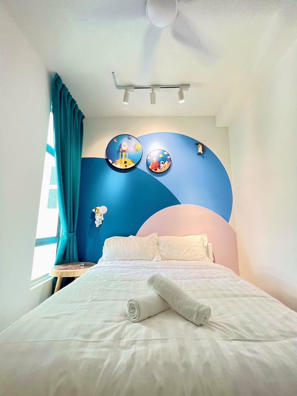 Sks Habitat 2br By Luxecocoo Ck Larkin *
