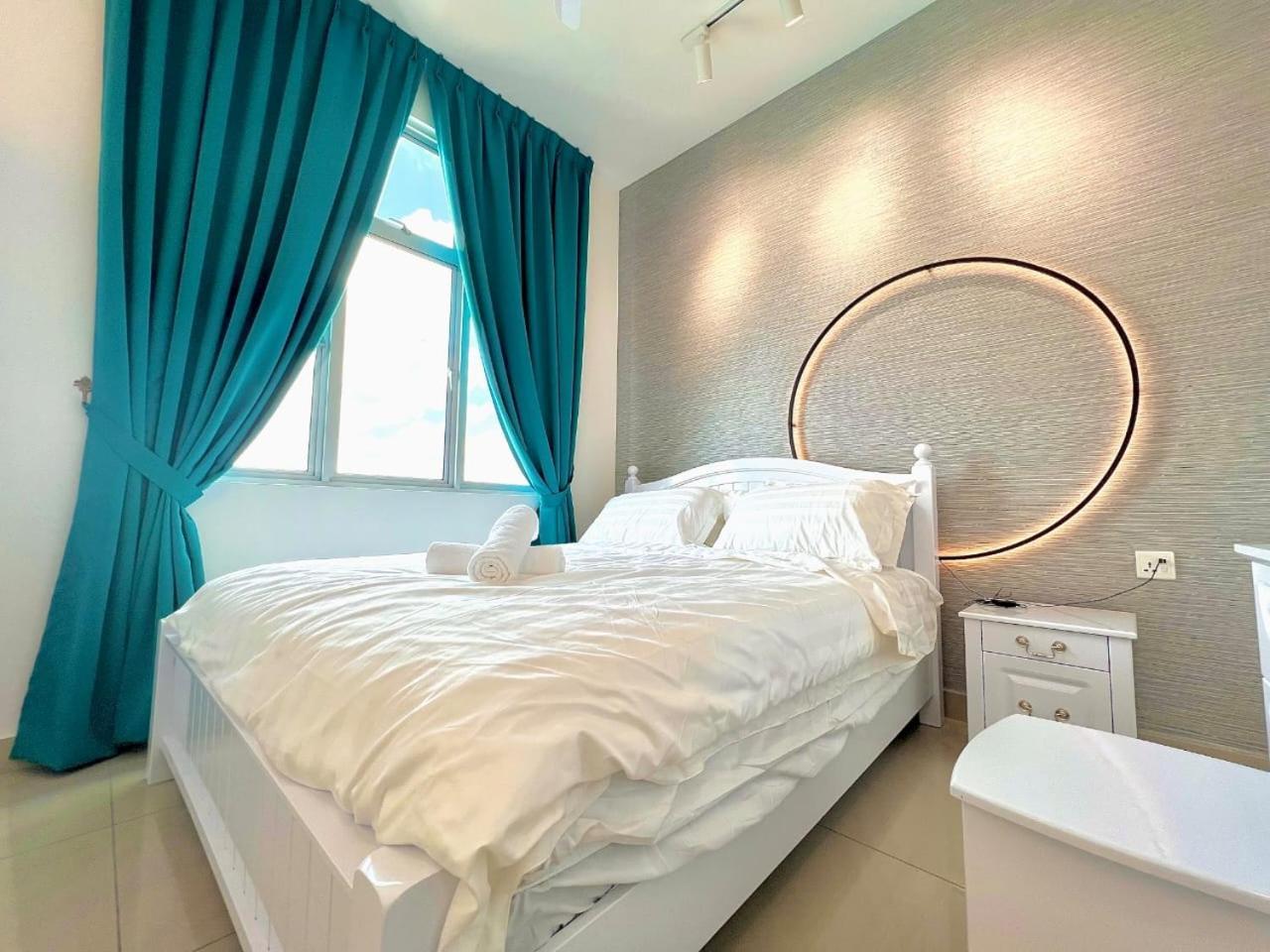Sks Habitat 2br By Luxecocoo Ck Larkin Apartment *